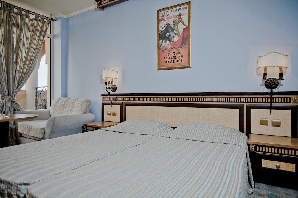 Andalucia Beach Hotel النايت المظهر الخارجي الصورة