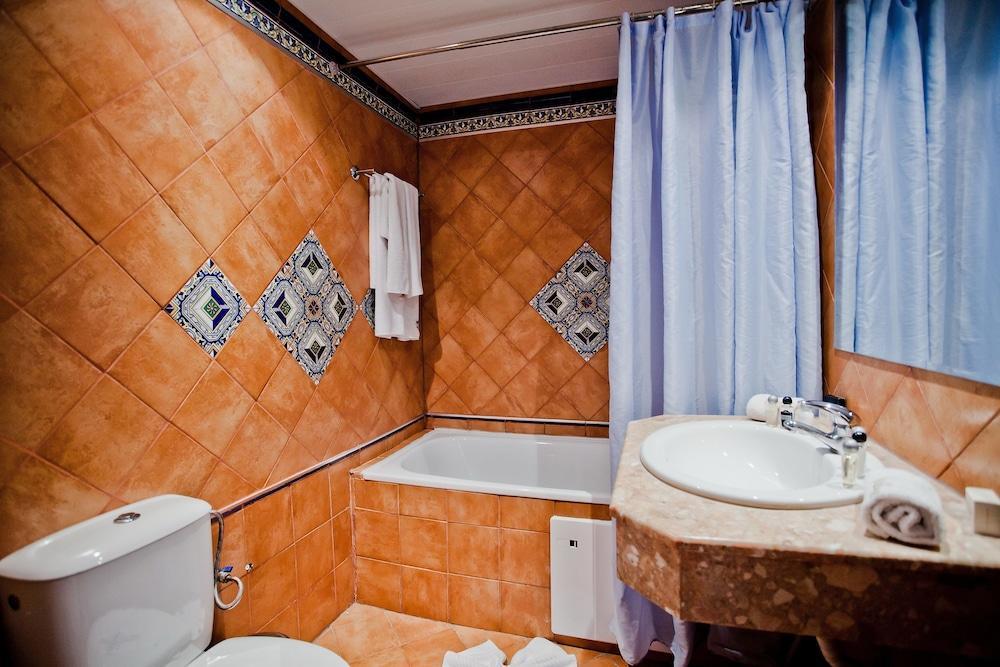 Andalucia Beach Hotel النايت المظهر الخارجي الصورة