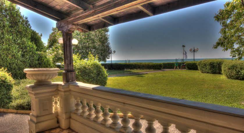 Andalucia Beach Hotel النايت المظهر الخارجي الصورة