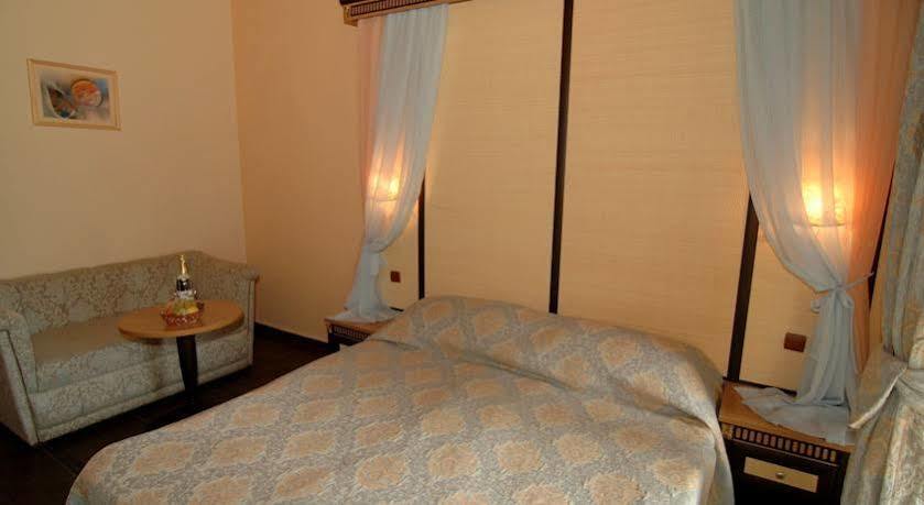 Andalucia Beach Hotel النايت المظهر الخارجي الصورة