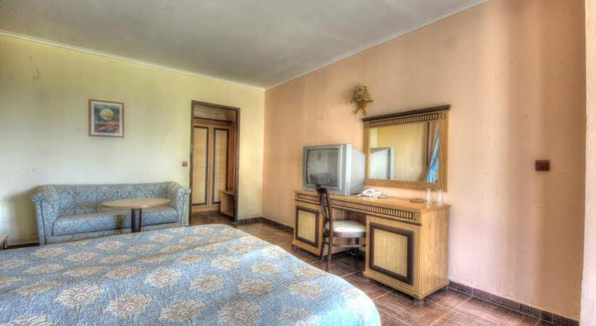 Andalucia Beach Hotel النايت المظهر الخارجي الصورة