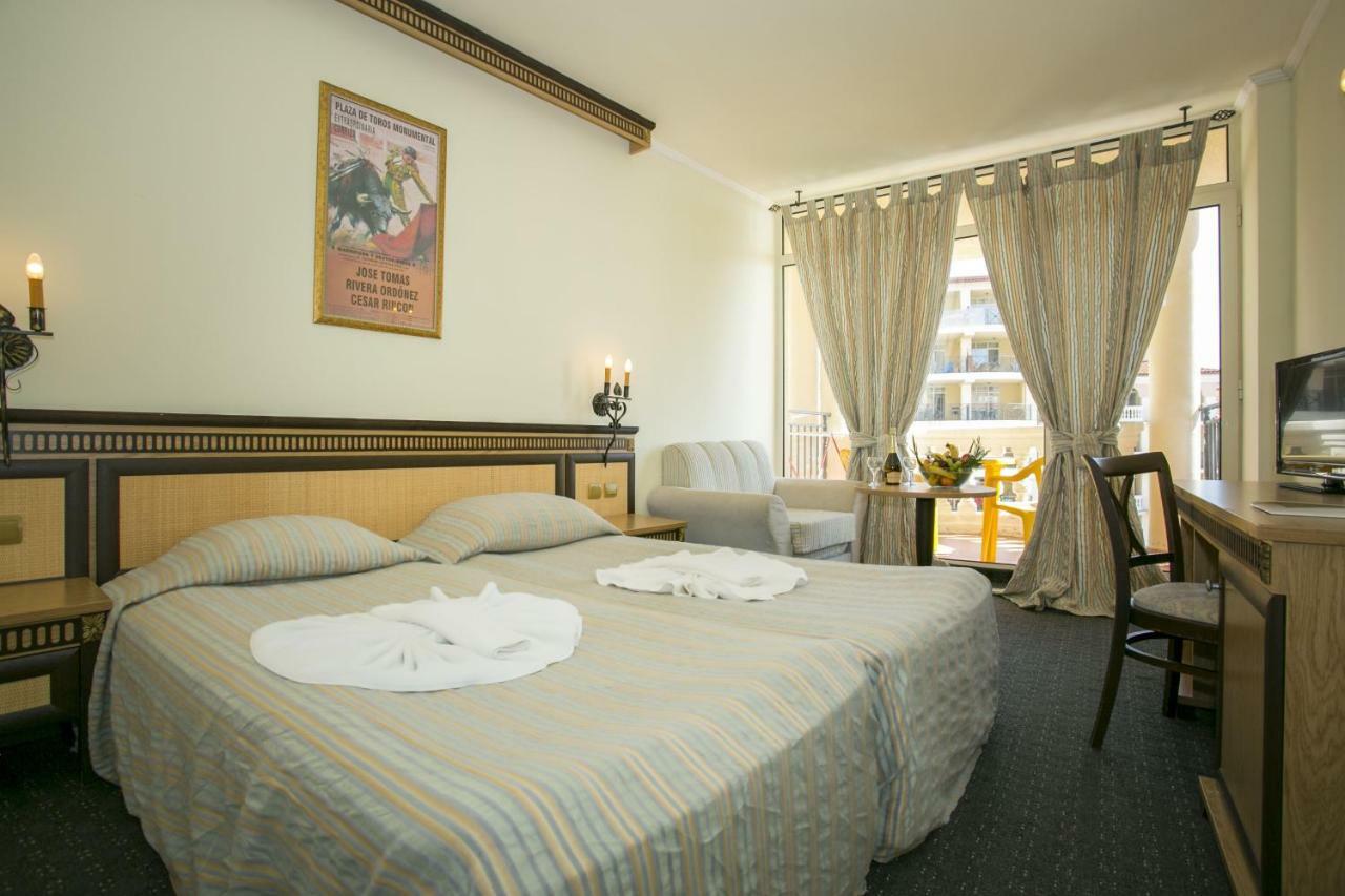 Andalucia Beach Hotel النايت المظهر الخارجي الصورة